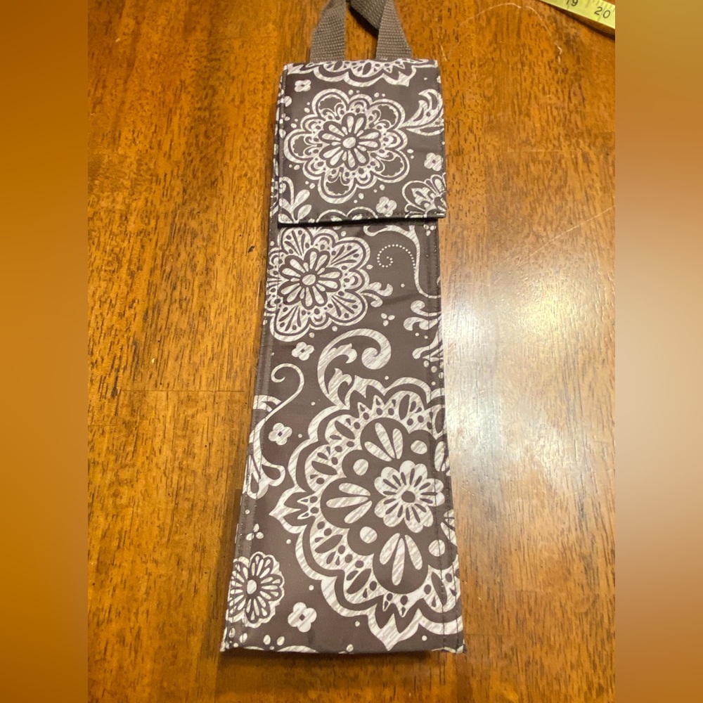 Thirty one Perfect Thermal Gift bag in brown Woodblock floral pattern. NWOT